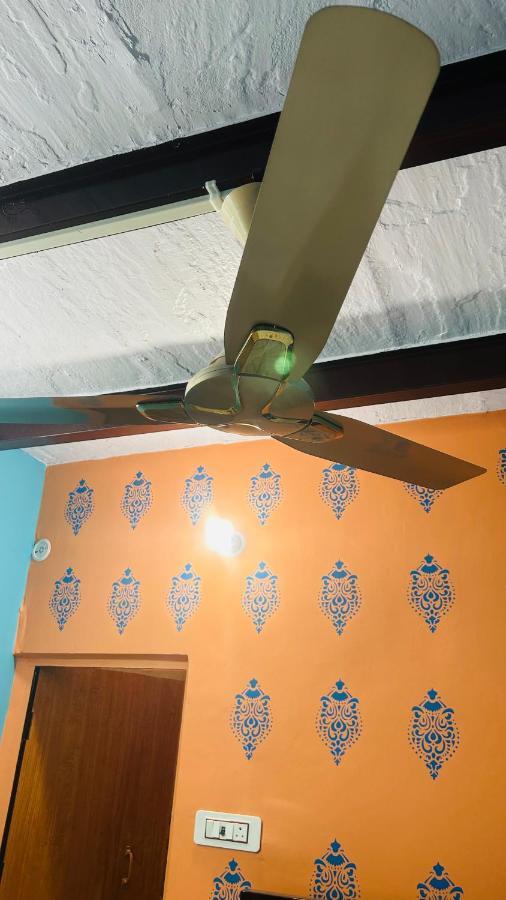 Tandon Lodge On The Ganga Ghat Homestay Varanasi Exterior foto